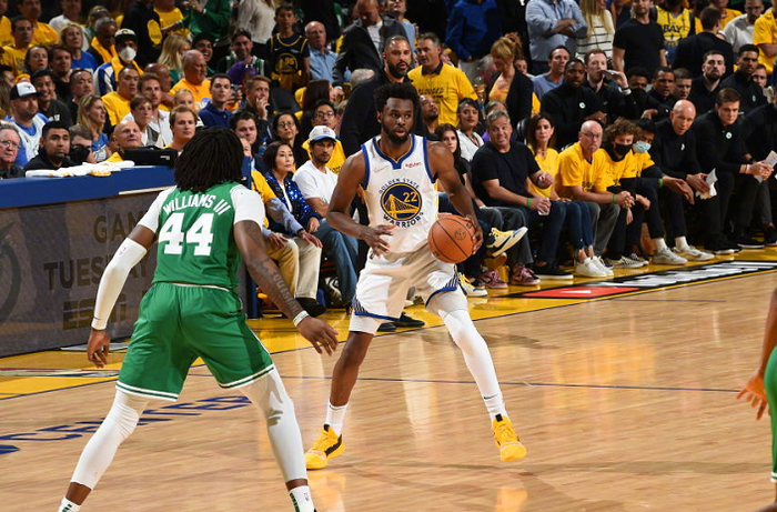 今晨法兰克福调整名单以备欧冠芝加哥公牛今晚迎来里程碑之后，风云突变山东男篮转会期绝杀压哨的简单介绍